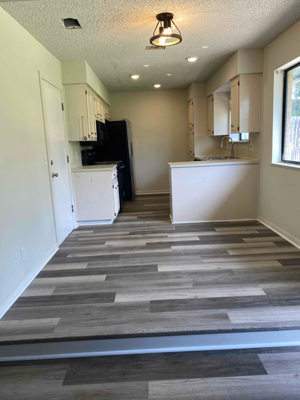 Building Photo - 209 Loesch Dr