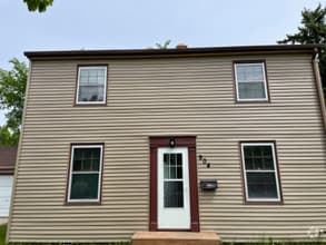 Building Photo - 904 4th St S