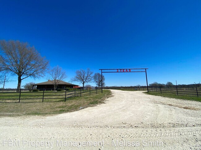 Building Photo - 3 br, 2 bath House - 8215 SE County Rd 1020