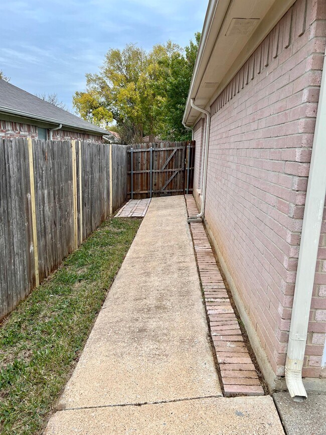 Foto del edificio - 2805 Yorkfield Ct