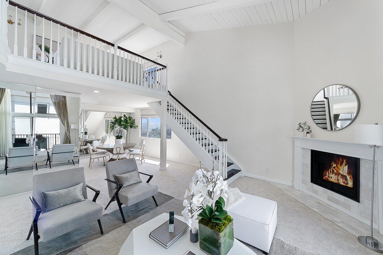 Foto principal - 2385 Roscomare Rd
