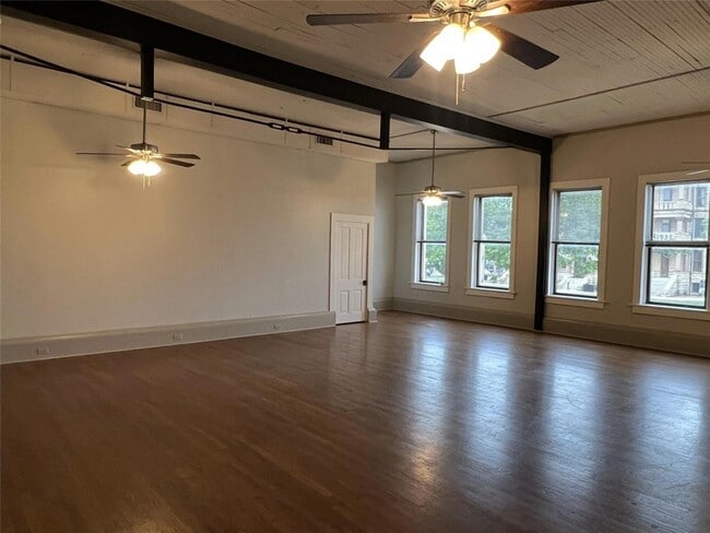 Building Photo - 105 W Hickory Street Unit A