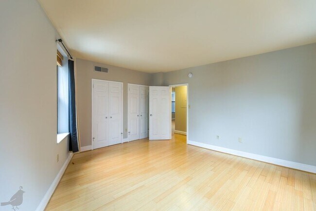 Building Photo - Spacious and Bright One Bedroom in Mount V...