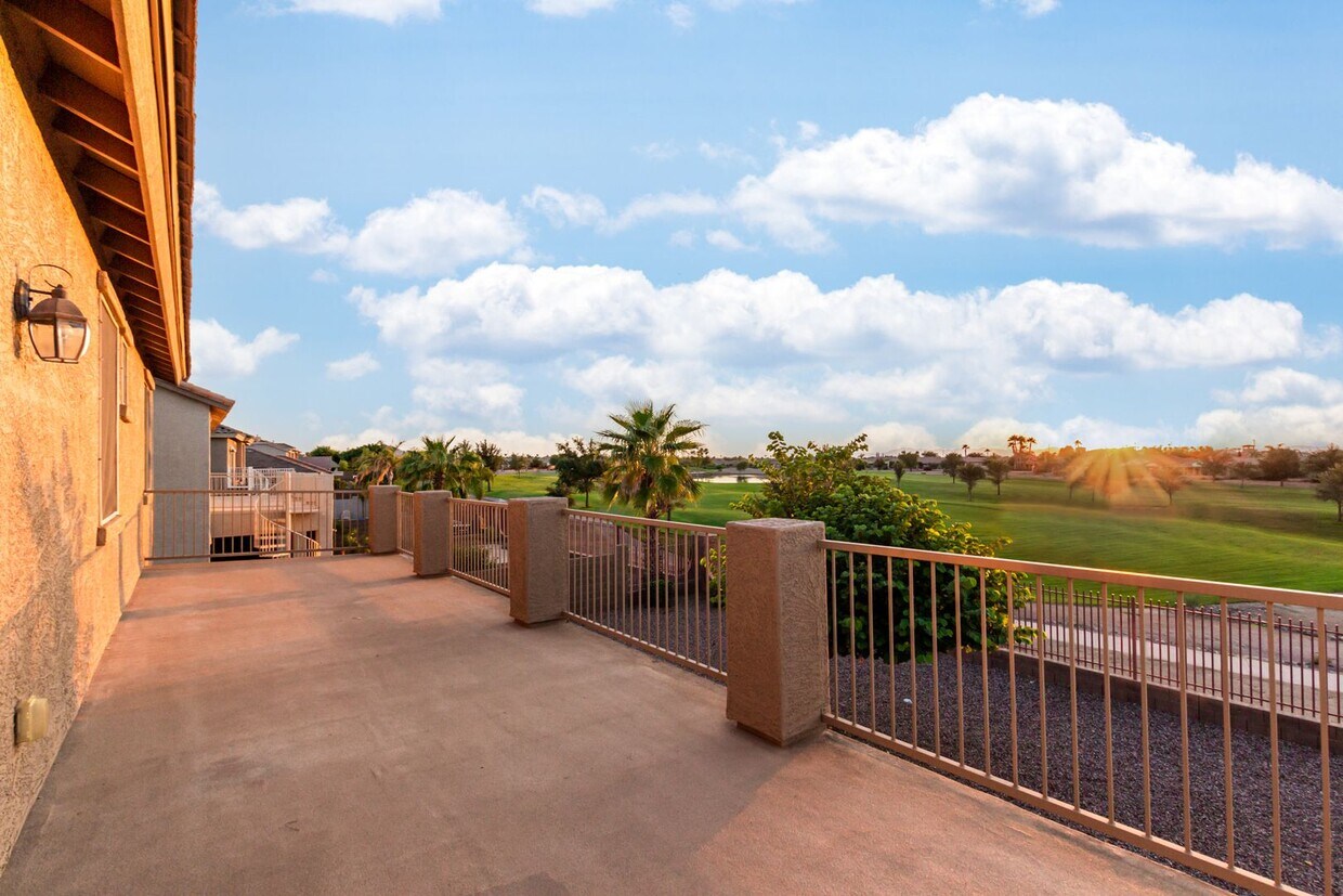Foto principal - Gorgeous Golf Course Views in Gilbert, AZ!