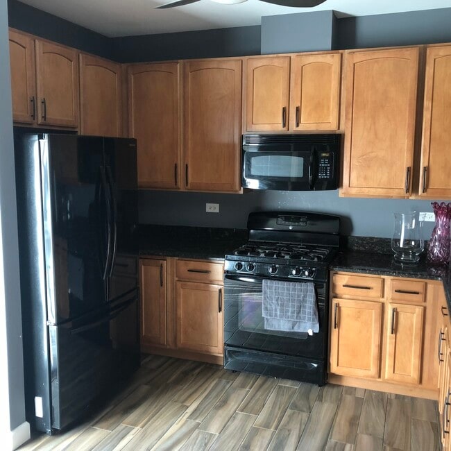 Foto del edificio - 1052 N Claremont Dr