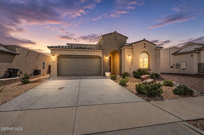 Building Photo - 253 Emerald Sun Dr