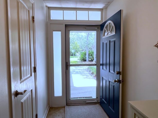 Building Photo - 3/2 Centrally located! Walk to the Beach!