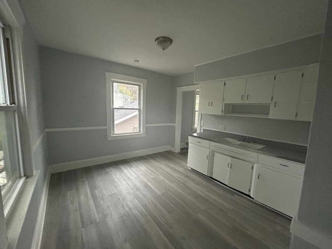 Foto principal - 10709 Fidelity Ave