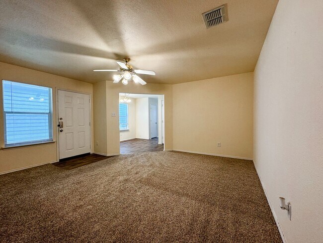 Foto del edificio - Adorable 2 bed, 2 bath home in Everman ISD