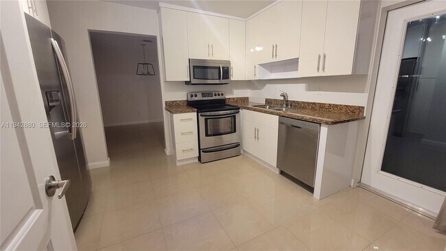 Foto del edificio - 670 NE 179th Terrace