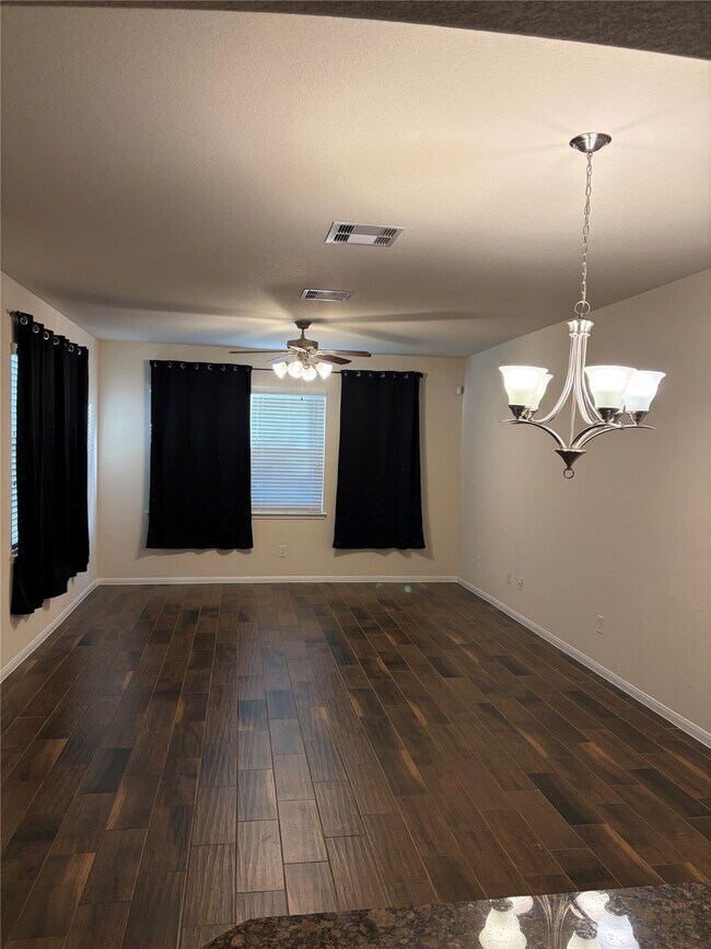 Foto del edificio - 14915 Silver Br Trl