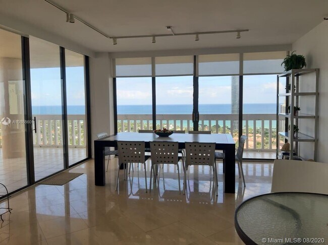 Building Photo - 19355  Turnberry Way 27K Aventura Fl 33180