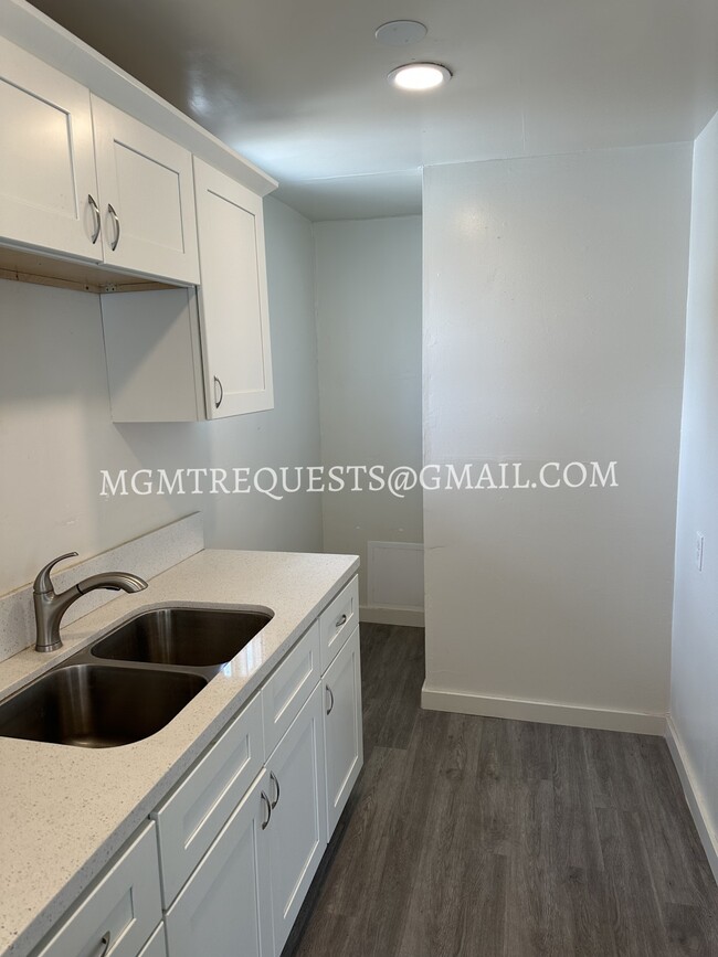 Building Photo - 3420 Lemon Street, Unit 3424