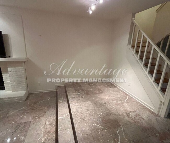 Building Photo - Breathtaking 2-bedroom, 2.5-bath home - Mi...