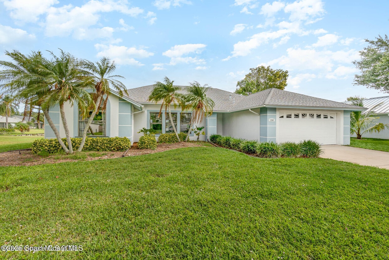 Primary Photo - 1244 Lakeview Dr