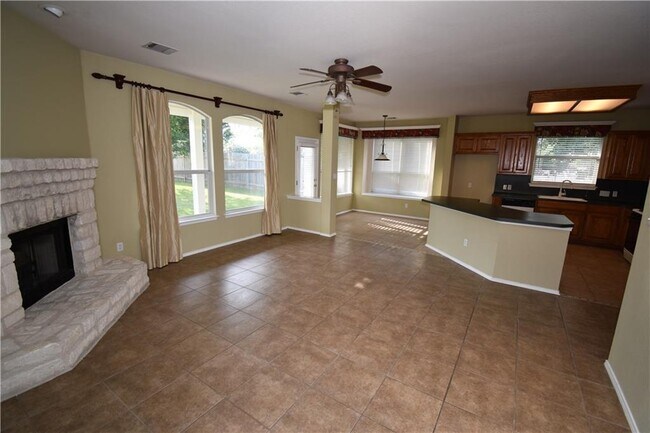 Building Photo - 2220 Speidel Dr