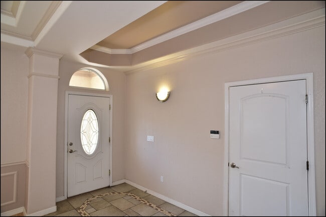 Building Photo - 6371 Franklin View Dr