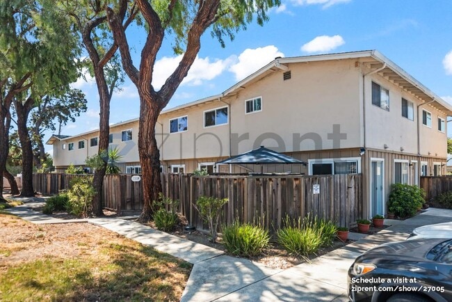 Building Photo - 3385 La Selva St