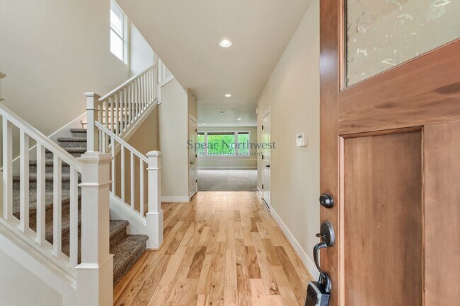 Building Photo - 2015 Craftsman 4BR/2.5BA in Orenco Woods Crossing — Steps from Orenco Woods Nature Park