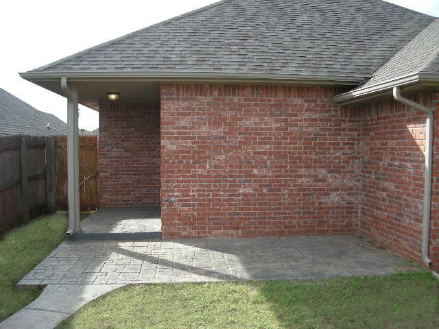 Building Photo - 809 SW 38th St