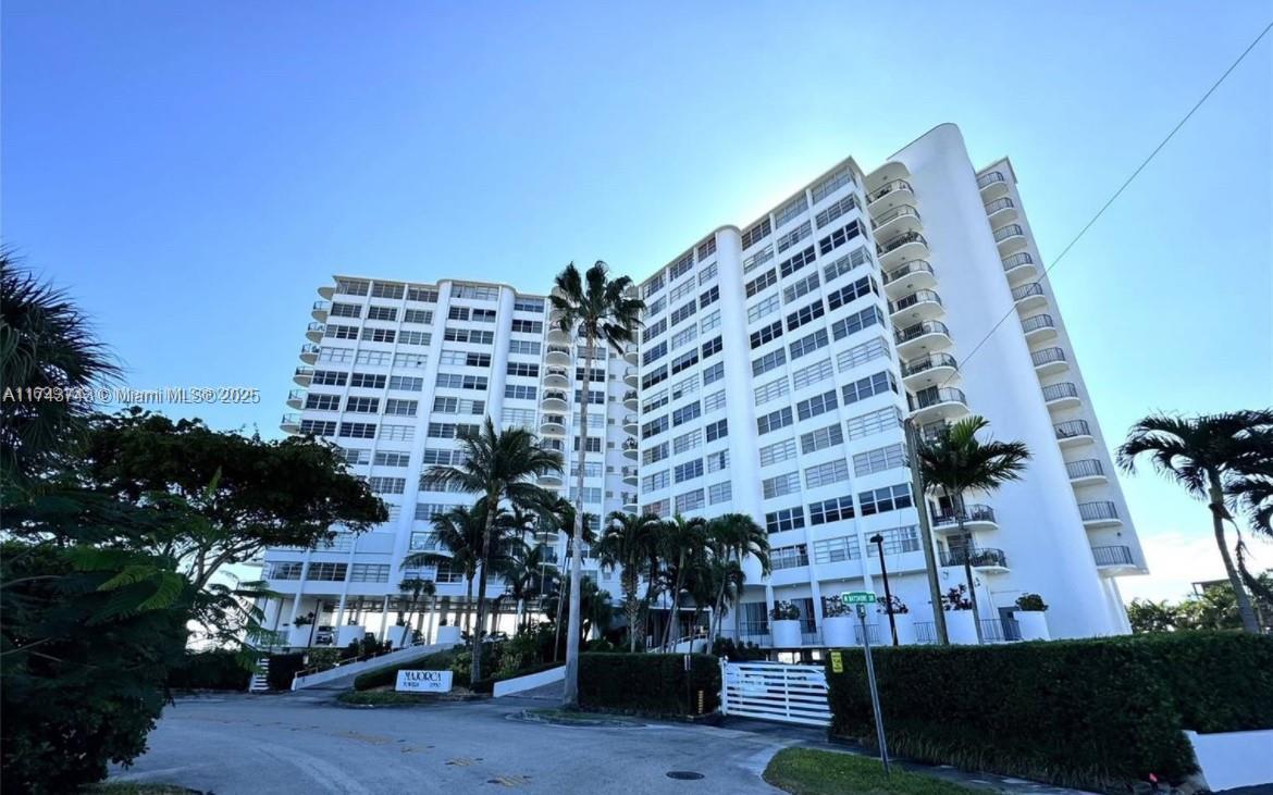 Foto principal - 11930 N Bayshore Dr