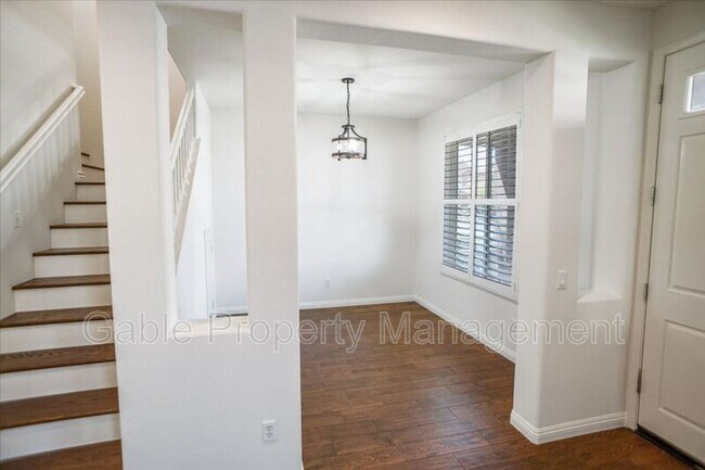 Building Photo - 27580 Sunny Creek Dr