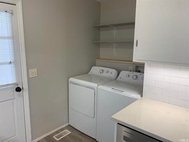 Washer/Dryer included - 710 N Lee St