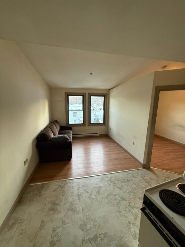 Foto del edificio - 279 N Main St