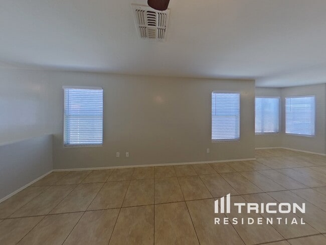 Building Photo - 9545 W Heber Rd