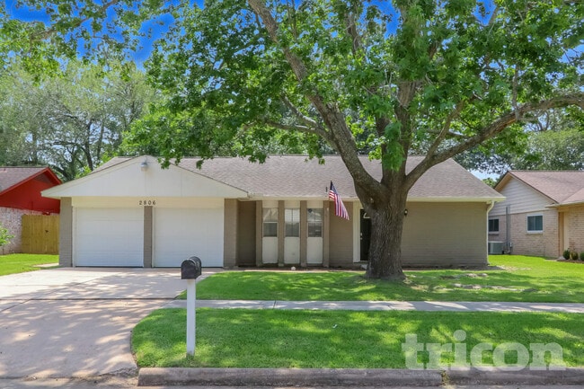 Building Photo - 2806 W Birchdale Dr
