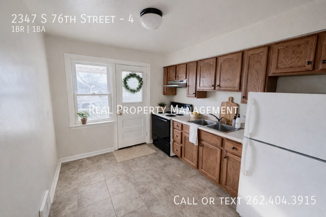 Foto del edificio - 2347 S 76th St