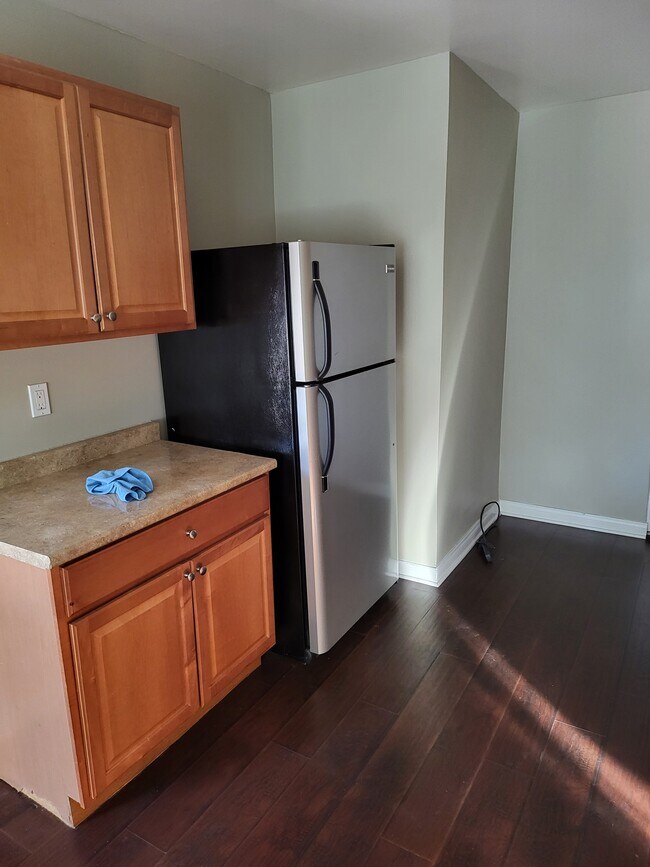 Building Photo - 731 N Vendome St