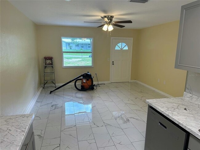 Building Photo - 39346 Rusbe Dr