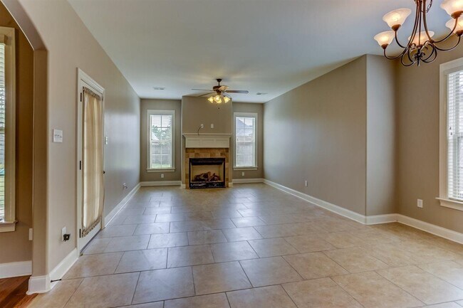 Building Photo - 195 Red Sea Dr