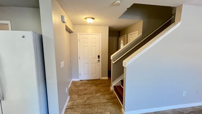 Building Photo - AVAILABLE NOW! Charming 3 Bedroom 2.5 Bath...