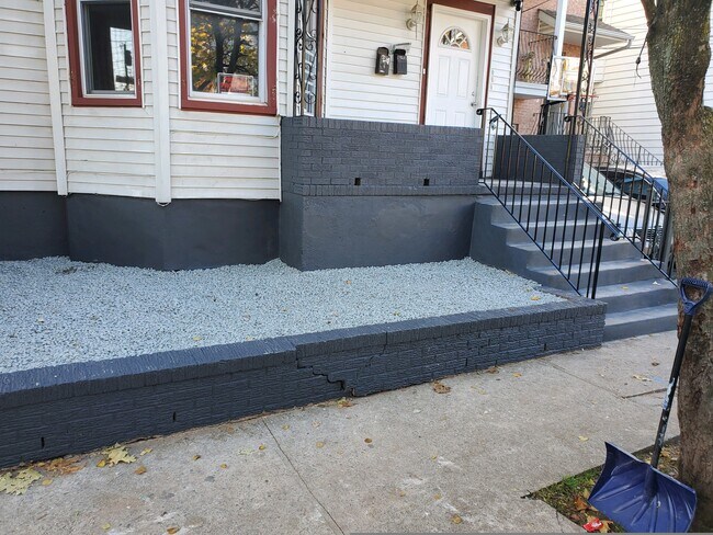 Front Entrance - 283 S 11th St