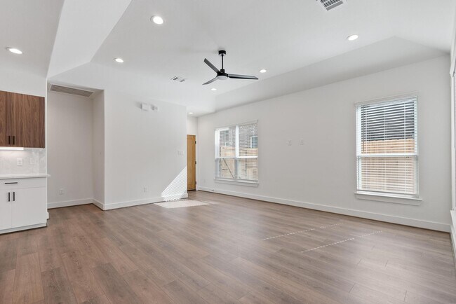 Building Photo - 2759 Sunny Briar Dr