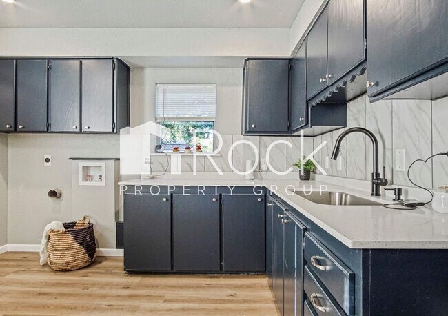 Building Photo - Updated 2 Bedroom Home in Midwest City's Original Mile!