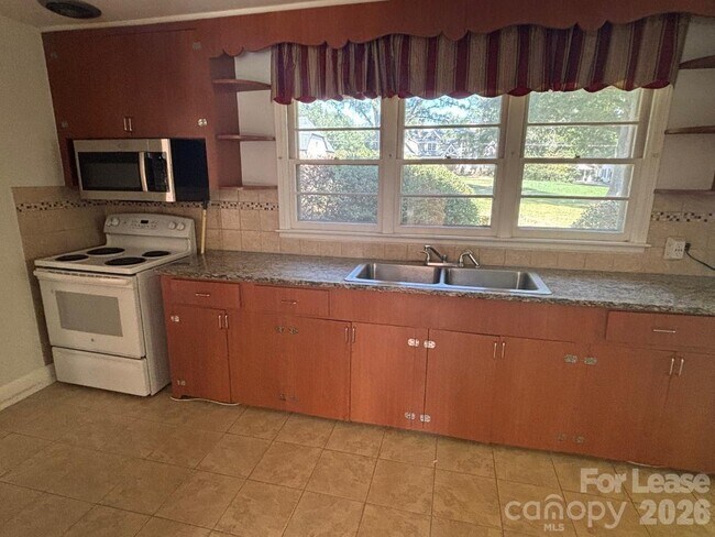 Foto del edificio - 6038 Preston Ln