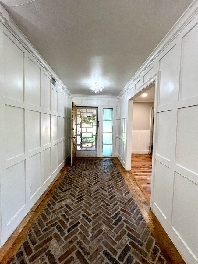 Foto del edificio - Newly Remodeled 4 bed 3 bath