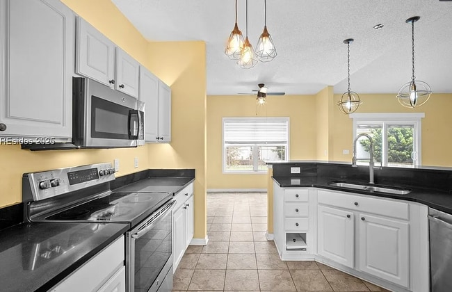 Building Photo - 6 Broadland Cir