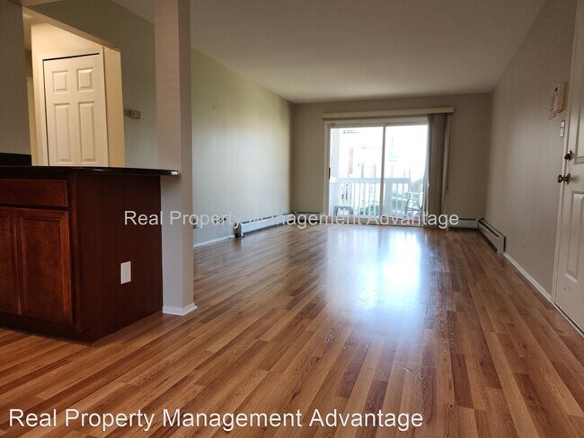 Foto del edificio - 2 br, 2 bath House - 2420 Parmenter Blvd. ...