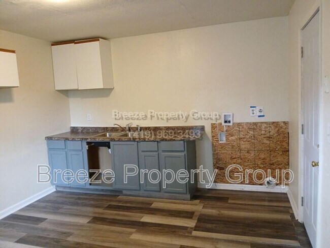 Building Photo - 560 Williamsville Ave
