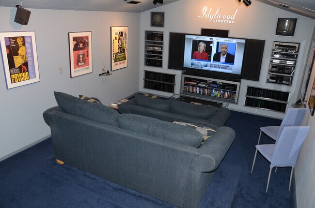 Building Photo - One Bedroom Home for a Movie Lover