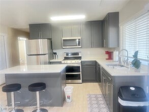 Building Photo - 4194 Greenpoint St