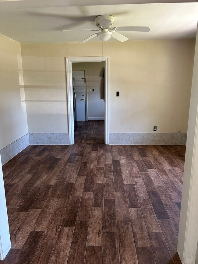 Foto del edificio - 1615 Edgewood Dr