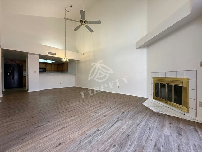 Building Photo - 1111 W Summit Pl