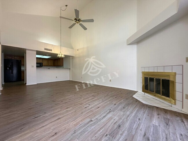 Foto del edificio - 1111 W Summit Pl