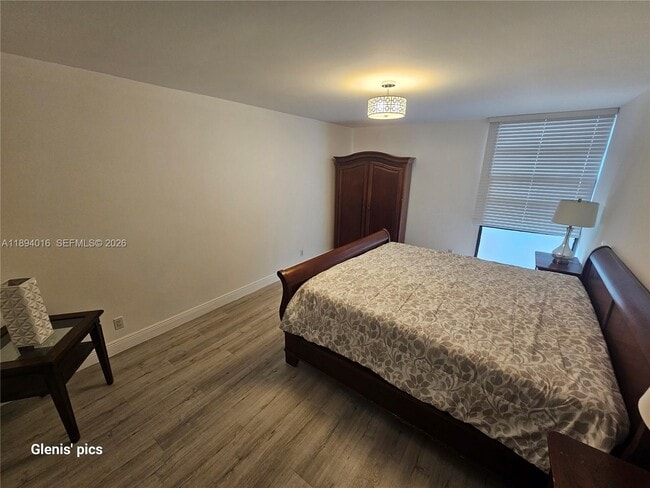 Building Photo - 20400 W Country Club Dr