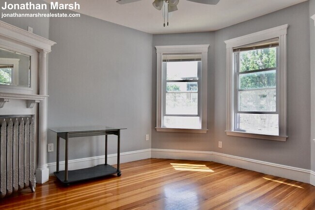 Foto del edificio - 36 Roseclair St